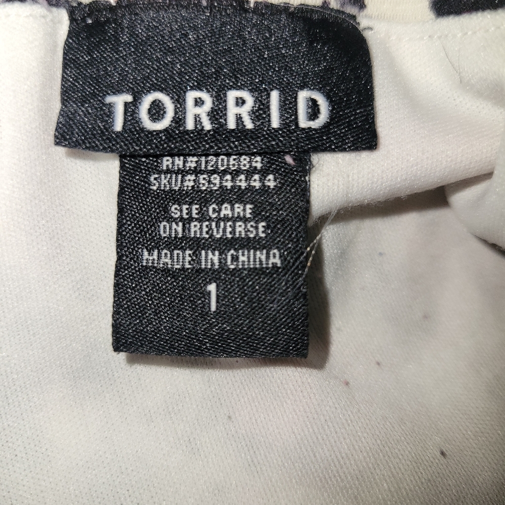 Torrid Floral Sleeveless Blouse Size 1X - Picture 3 of 4